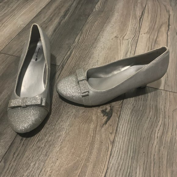 AMERICAN EAGLE SILVER GLITTER PUMPS SIZE 6 - Picture 1 of 8